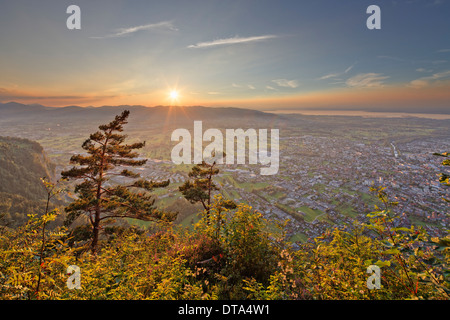 Sunset over Dornbirn visto da Karren Montagna, Lago di Costanza sul retro, Dornbirn, Vorarlberg, Valle del Reno, Austria Foto Stock