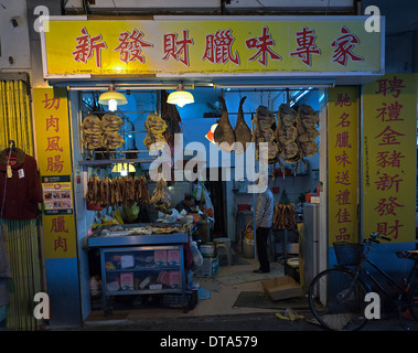 Negozio di carne in un piccolo vicolo, Macau, Cina Foto Stock