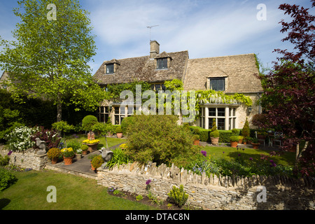 Un idilliaco Cotswold cottage e giardino, Gloucestershire, England, Regno Unito Foto Stock