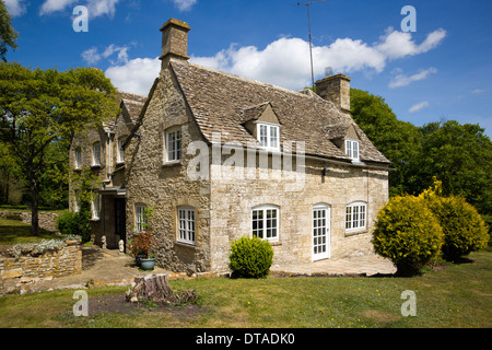 Un idilliaco Cotswold cottage e giardino, Gloucestershire, England, Regno Unito Foto Stock