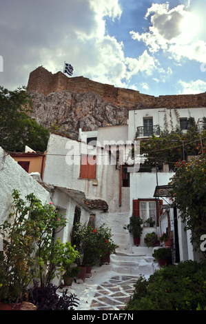 Piccole case nel tradizionale quartiere di Anafiotika sotto l'Acropoli di Atene, Grecia. Foto Stock