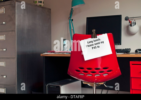 Lunga pausa pranzo. Le richieste dei lavoratori P45 essere inviata (posizione di inserimento) Foto Stock