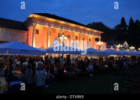 Iffezheim, Germania, il Kurhaus Baden-Baden di notte Foto Stock