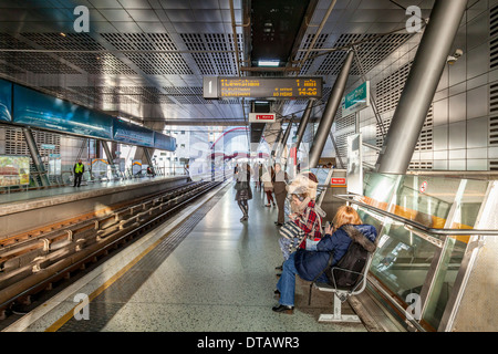 Heron Quays, Docklands Light Railway Station di Londra, Inghilterra Foto Stock