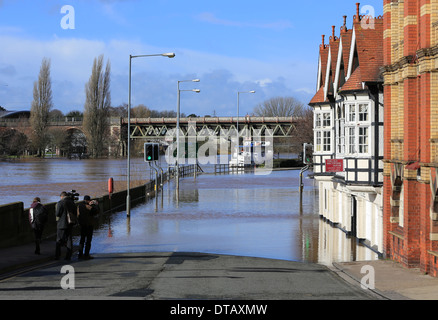 North Parade di Worcester sotto l'acqua durante il mese di febbraio 2014 allagamenti fluviali Foto Stock