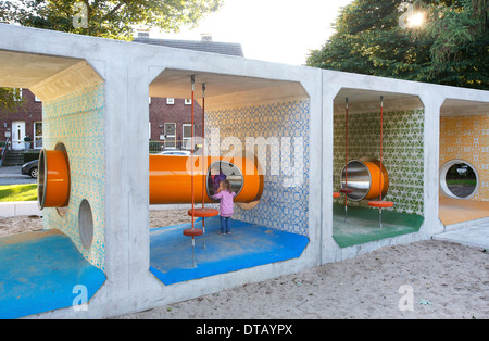 Oberhausen, Germania, un moderno parco giochi per bambini Foto Stock