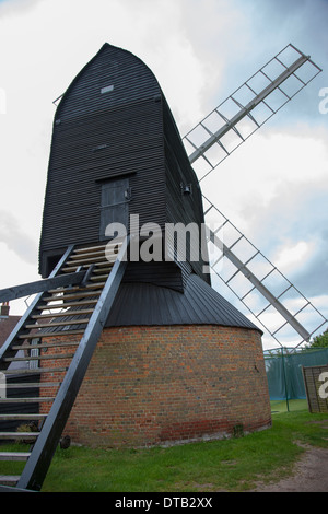 Mulino a vento a Reigate Heath Golf Club, Surrey, Inghilterra meridionale Foto Stock