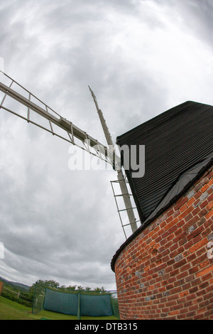 Mulino a vento a Reigate Heath Golf Club, Surrey, Inghilterra meridionale Foto Stock