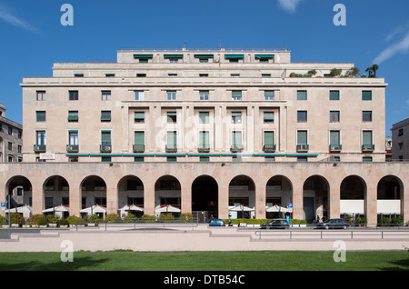 Genova, Italia, residenziale e business di casa sulla Piazza della Vittoria Foto Stock