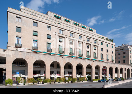 Genova, Italia, residenziale e business di casa sulla Piazza della Vittoria Foto Stock