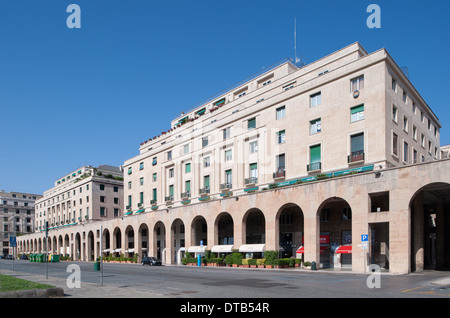 Genova, Italia, residenziale e business di casa sulla Piazza della Vittoria Foto Stock