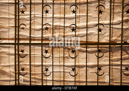 Cordonato vecchio telone con simbolo islamico la luna e le stelle sullo sfondo del modello Foto Stock