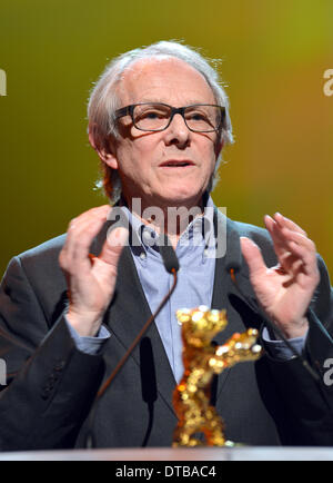 Berlino, Germania. Xiii Febbraio, 2014. Direttore britannico Ken Loach parla dopo aver ricevuto il suo onorario di Orso d oro al sessantaquattresimo Berlinale Berlino, Germania, 13 febbraio 2014. Il film festival ha onorato Loach con un Orso Goldeb per Lifetime Achievement. Foto: Jens KALAENE/dpa/Alamy Live News Foto Stock