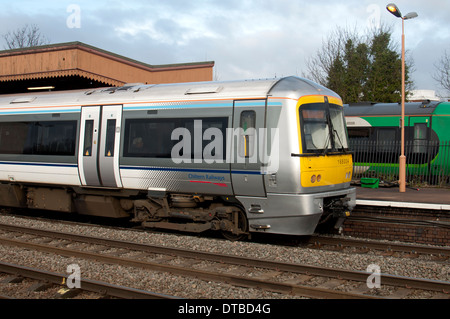 Chiltern Railways treno nella nuova livrea grigio a Leamington Spa stazione, Warwickshire, Regno Unito Foto Stock