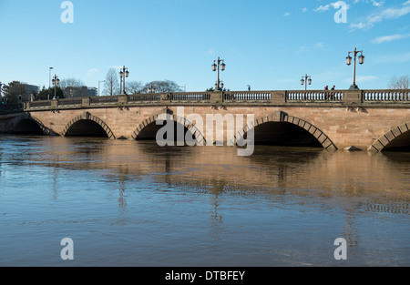 Worcester Bridge durante l'inondazione 2014 - worcester, worcestershire, Regno Unito Foto Stock