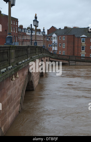 Worcester Bridge durante l'inondazione 2014 - worcester, worcestershire, Regno Unito Foto Stock