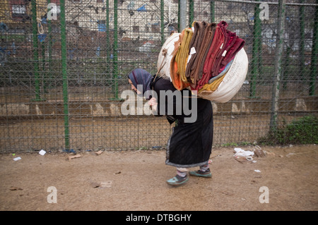 Il contrabbando di Melilla confine. contrabbandiere Frontiera Spagna Marocco Marocco il contrabbando di merci di contrabbando di bootleg illegali contrabbandare porter Foto Stock