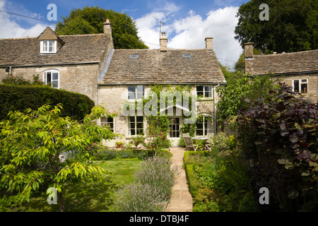 Piccolo idilliaco Cotswold cottage e giardino, Gloucestershire, England, Regno Unito Foto Stock