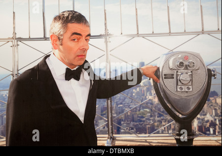 Foto di Rowan Atkinson visitando la parte superiore dell'Empire State Building a Manhattan New York City, Stati Uniti d'America Foto Stock