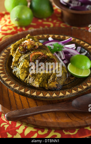 Pollo cafreal. Pollo fritto in una verde masala. Il cibo tradizionale di Goa Foto Stock