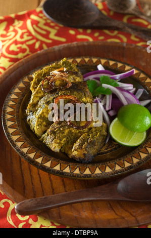 Pollo cafreal. Pollo fritto in una verde masala. Il cibo tradizionale di Goa Foto Stock