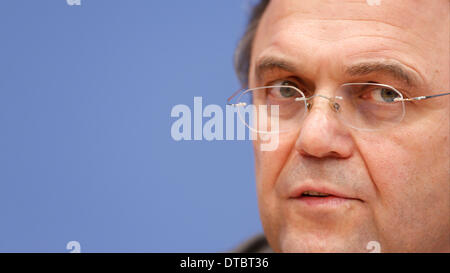 Berlino, Germania.febbraio 14th, 2014. Ministro dell'Agricoltura tedesco Hans-Peter Friedrich (CSU) si ritira a causa del caso Edathy. / Immagine: (Archiev foto Novembre 20th, 2013) Hans-Peter Friedrich (CSU), ex ministro tedesco degli interni e effettivamente il Ministro dell'agricoltura, durante una conferenza stampa a livello federale conferenza stampa a Berlino. Foto Stock