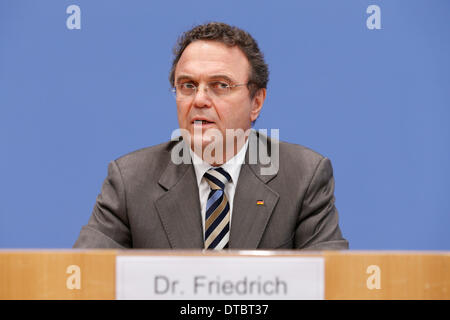 Berlino, Germania.febbraio 14th, 2014. Ministro dell'Agricoltura tedesco Hans-Peter Friedrich (CSU) si ritira a causa del caso Edathy. / Immagine: (Archiev foto Novembre 20th, 2013) Hans-Peter Friedrich (CSU), ex ministro tedesco degli interni e effettivamente il Ministro dell'agricoltura, durante una conferenza stampa a livello federale conferenza stampa a Berlino. Foto Stock