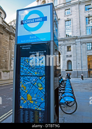 Barclays Cycle Hire stand, City of London, Londra, Inghilterra, Regno Unito Foto Stock