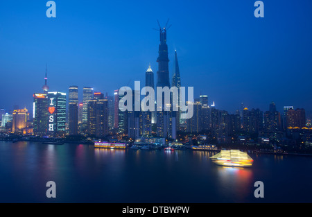 Vista notturna di Shanghai fiume Huangpu,Cina Foto Stock