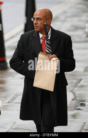 Paul Edwards, driver di ex News del mondo editor Rebecca Brooks, arriva al Old Bailey corte in centro a Londra il 26 settembre 2012 per un'audizione sulle spese relative a presunti hacking telefono presso le notizie del mondo quotidiano tabloid. 13 persone che deve far fronte a spese varie relative al telefono-hacking scandalo che arrestare Rupert Murdoch's tabloid britannico sono stati al centro di Londra corte. Foto Stock