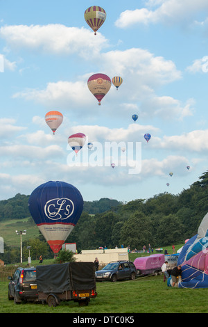 Venerdì mattina salita di massa a Bristol International Balloon Fiesta Foto Stock