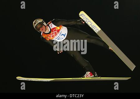 Krasnaya Polyana, Russia. 14 feb 2014. Thomas Morgenstern di Austria in azione durante la prova di salto di RusSki Gorki Centro di salto a Sochi 2014 Giochi Olimpici, Krasnaya Polyana, Russia, 14 febbraio 2014. Foto: Daniel Karmann/dpa Credito: dpa picture alliance/Alamy Live News Foto Stock