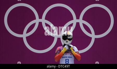 Krasnaya Polyana, Russia. 14 feb 2014. Sophia Griebel della Germania si prepara per il calore 4 nella donna lo scheletro di concorrenza a Sanki Centro di scorrimento a Sochi 2014 Giochi Olimpici, Krasnaya Polyana, Russia, 14 febbraio 2014. Foto: Fredrik von Erichsen/dpa Credito: dpa picture alliance/Alamy Live News Foto Stock