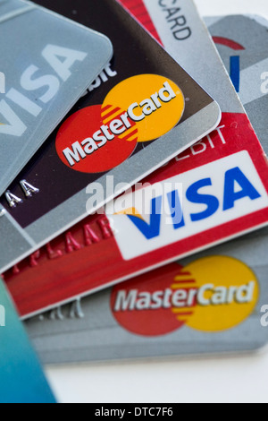 Disposte le foto dei vari Stati Uniti le carte di credito Visa, MasterCard e American Express Foto Stock