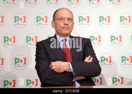 Roma, Italia. 14 feb 2014. FILE - un file foto datata 18 gennaio 2013, mostra Primo Ministro italiano Enrico Letta. Letta ha annunciato giovedì che egli dovrebbe dimettersi per i prossimi 24 ore dopo il suo partito Democratico (PD) e forza trainante della coalizione di governo ha chiesto un nuovo cabinet per essere formato. Credito: Ruggero Delfini/NurPhoto/ZUMAPRESS.com/Alamy Live News Foto Stock