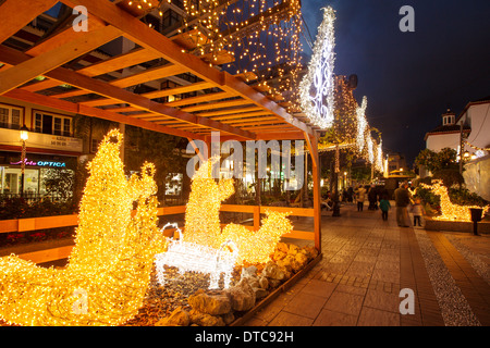 Luci e decorazioni natalizie Fuengirola Malaga Costa del Sol Andalusia Spagna luces de Navidad andalucia españa Foto Stock
