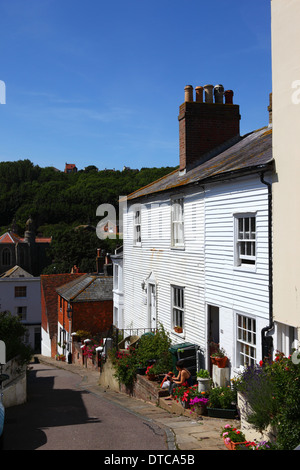 Pittoresco weatherboarded bianco case nella città vecchia, Hastings, East Sussex, Inghilterra Foto Stock