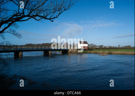 Ponte a pedaggio sul fiume Wyre a Cartford, Lancashire Foto Stock