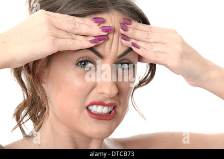 Attraente ha sottolineato giovane donna Foto Stock