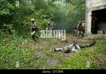 Illkirch- Grafenstaden, Francia, soldati di JgBtl 291 in corrispondenza di un corso di formazione Foto Stock