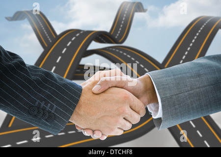 Immagine composita di handshake business contro la strada Foto Stock