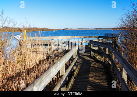 Il punto di vista su Barton ampio alla fine del lungomare su il Parco Nazionale Broads del Norfolk, Inghilterra, Regno Unito. Foto Stock