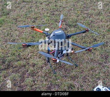 Un Octocopter sul terreno dopo il completamento di una commissione commerciale. SCO 9311. Foto Stock