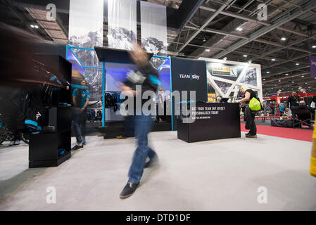 Londra, Regno Unito. 15 feb 2014. Il più grande del Regno Unito, il ciclismo in mostra molte nuove bici. Il Team Sky stand. Credito: Malcolm Park editoriale/Alamy Live News Foto Stock