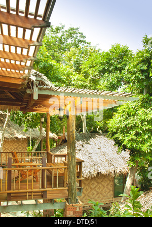 Casa su una collina. In prossimità dell'oceano nel sud della Thailandia. Foto Stock