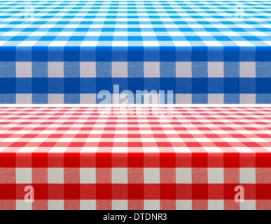 La superficie del tavolo in prospettiva coperto da rosso e blu tovaglia a scacchi Foto Stock