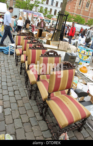 Bruxelles, Belgio - 22 Maggio: Mercato delle pulci a Place du jeu de Balle il 22 maggio 2011 a Bruxelles, in Belgio. Foto Stock