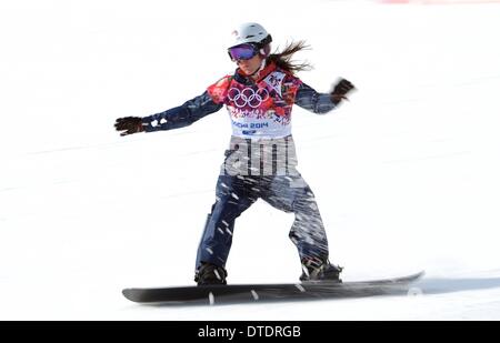 Zoe Gillings (GBR) si qualifica per i quarti di finale. Womens Snowbboard Cross - Rosa Khutor Extreme Park - Sochi - Russia - 16/02/2014 Foto Stock
