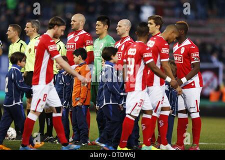 Charleroi in Belgio. 15 feb 2014. Eiji Kawashima (Standard) Calcio : Jupiler Pro League match tra Sporting Charleroi 0-1 Standard de Liege a Stade du Pays de Charleroi in Charleroi Belgio . Credito: AFLO/Alamy Live News Foto Stock