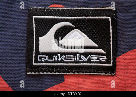 Quicksilver logo etichetta su capi di abbigliamento Foto Stock